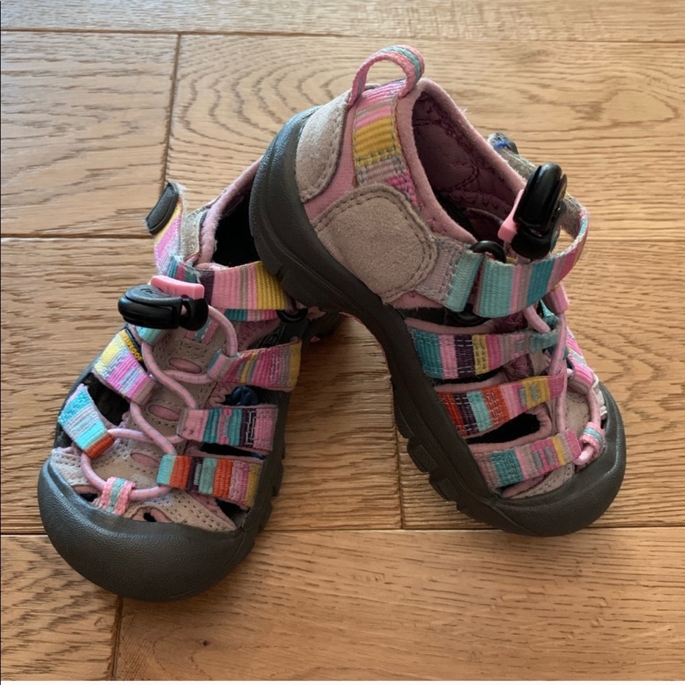 Pink patterned H2 Newport Keens Toddler Size 8